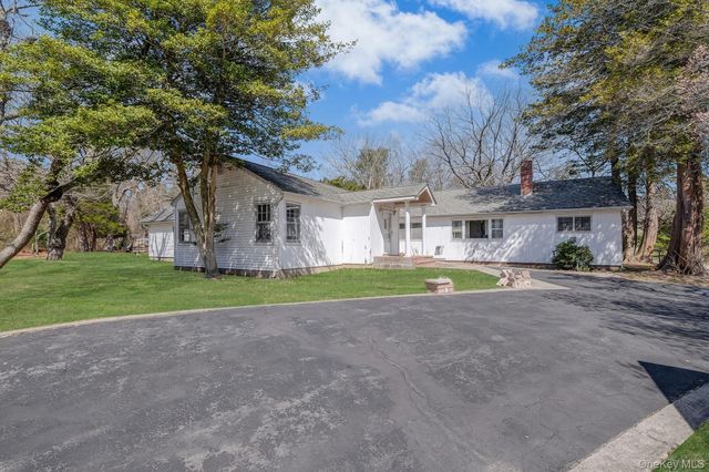 15 Community Road, Coram, NY 11727