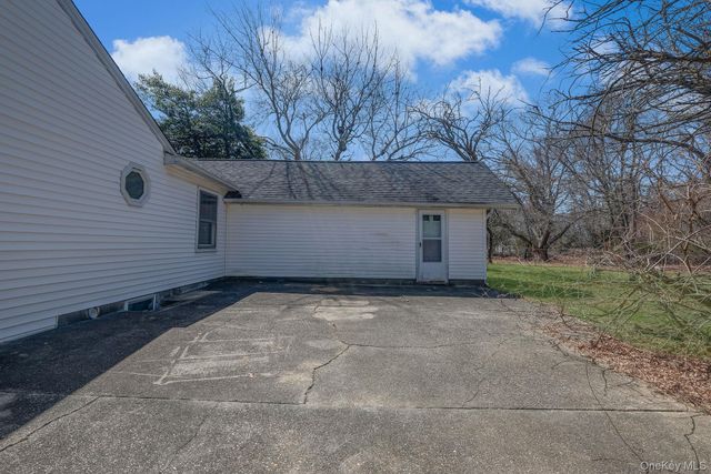 15 Community Road, Coram, NY 11727