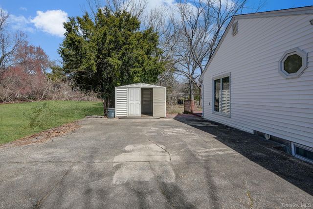 15 Community Road, Coram, NY 11727