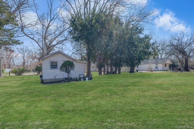 15 Community Road, Coram, NY 11727