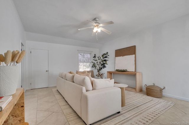 15 Community Road, Coram, NY 11727