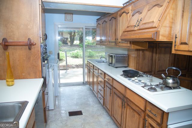 703 Greenwood Road, Thomaston, GA 30286