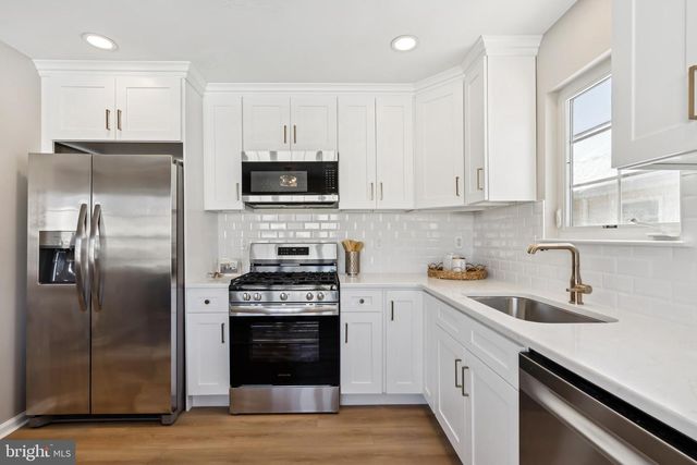 138 BLUE HERON DR, West Deptford, NJ 08086