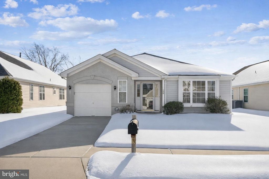 138 BLUE HERON DR, West Deptford, NJ 08086