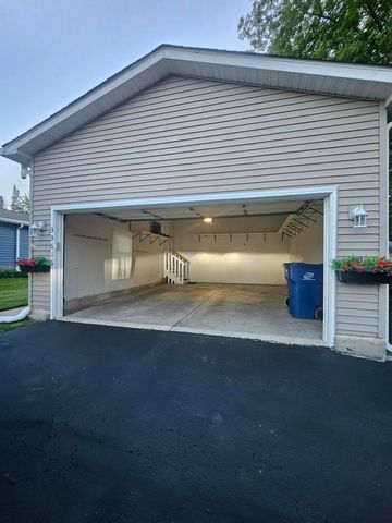 33616 N Evergreen Drive, Grayslake, IL 60030