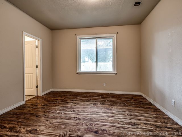 1233 N Cheyenne Avenue, Tulsa, OK 74106