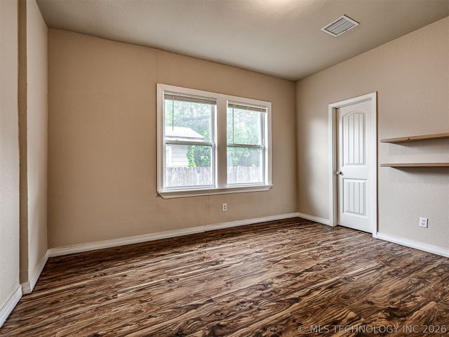 1233 N Cheyenne Avenue, Tulsa, OK 74106