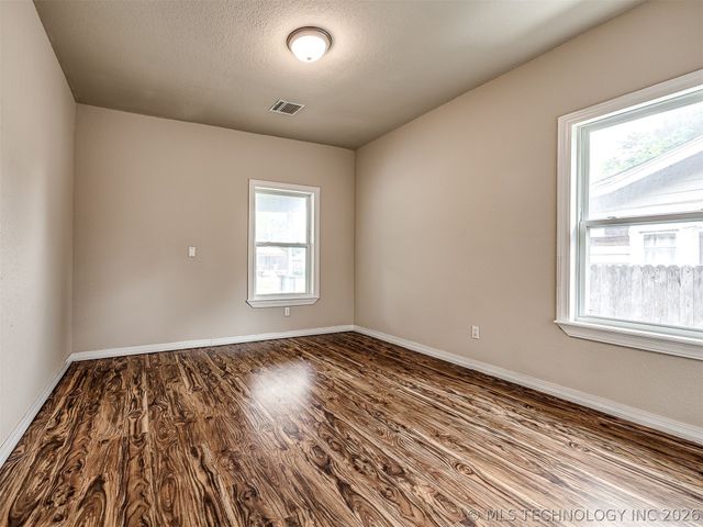 1233 N Cheyenne Avenue, Tulsa, OK 74106