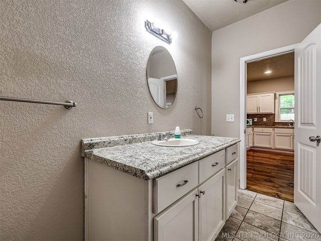 1233 N Cheyenne Avenue, Tulsa, OK 74106