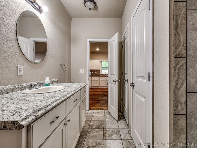1233 N Cheyenne Avenue, Tulsa, OK 74106