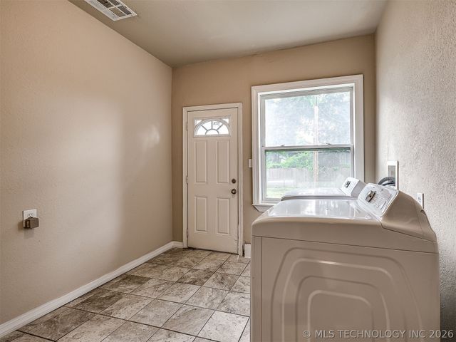 1233 N Cheyenne Avenue, Tulsa, OK 74106