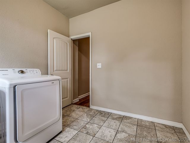 1233 N Cheyenne Avenue, Tulsa, OK 74106