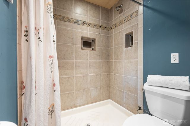 19515 7th Avenue NE, Shoreline, WA 98155