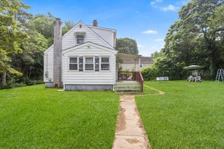 21 Harbor View Avenue, Waterford, CT 06385