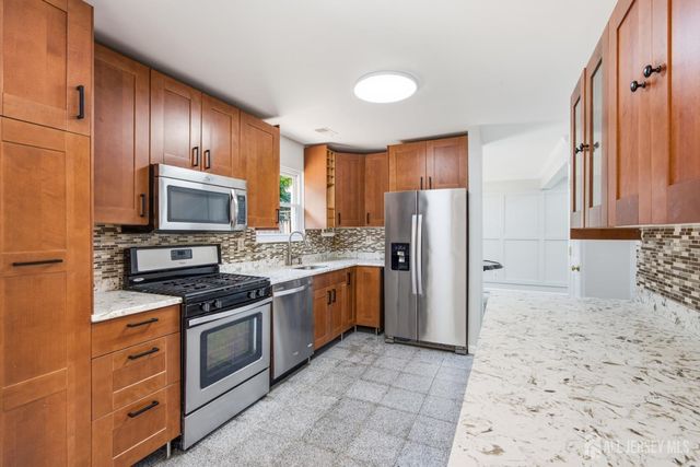 3 Karnell Court, Edison, NJ 08820