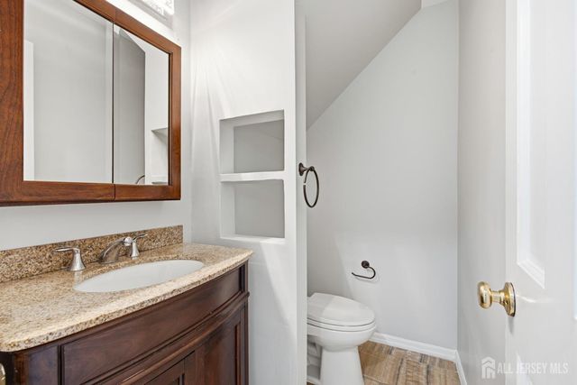 3 Karnell Court, Edison, NJ 08820