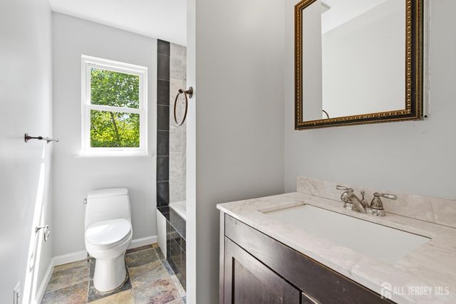 3 Karnell Court, Edison, NJ 08820