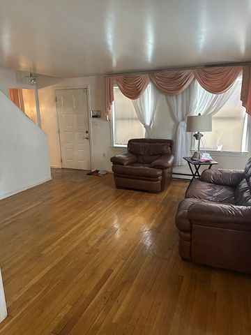 124 Beech St, Boston, MA 02131