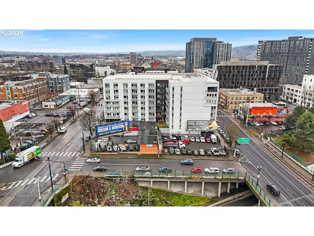 240 Ne M L KING Blvd, Portland, OR 97232
