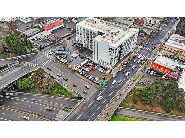 240 Ne M L KING Blvd, Portland, OR 97232