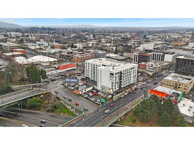 240 Ne M L KING Blvd, Portland, OR 97232