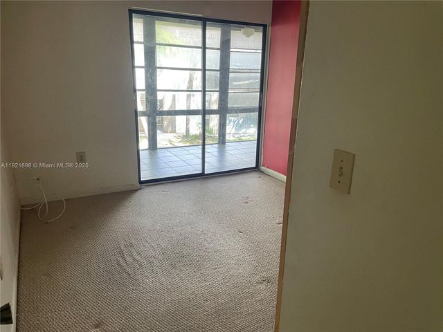 911 NE 199th St 203-14, Miami, FL 33179