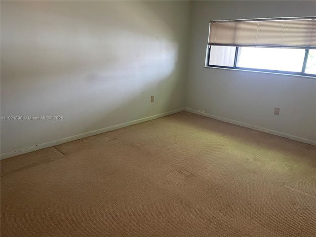 911 NE 199th St 203-14, Miami, FL 33179