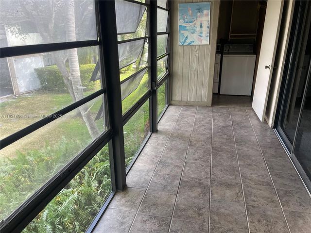 911 NE 199th St 203-14, Miami, FL 33179