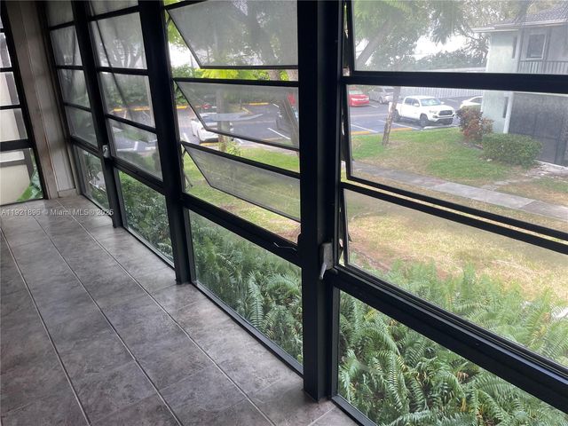 911 NE 199th St 203-14, Miami, FL 33179