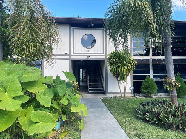 911 NE 199th St 203-14, Miami, FL 33179