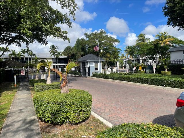 911 NE 199th St 203-14, Miami, FL 33179