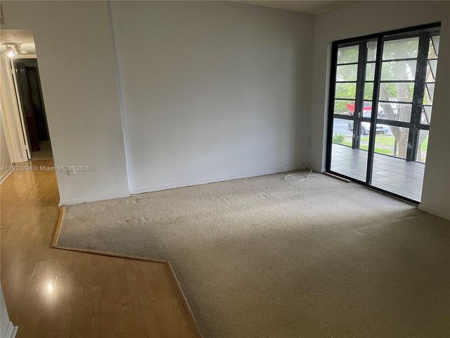 911 NE 199th St 203-14, Miami, FL 33179