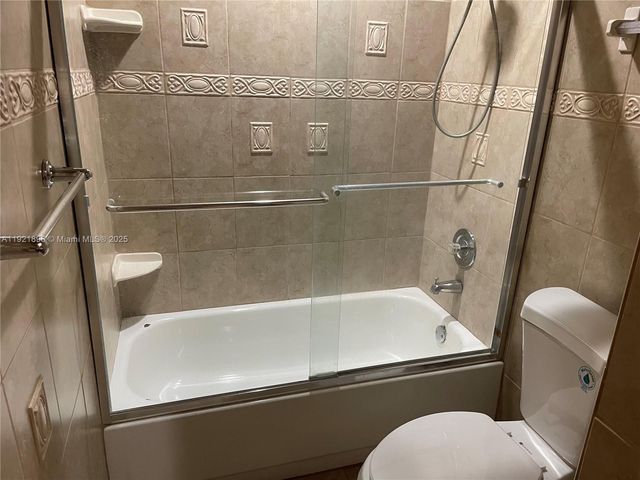 911 NE 199th St 203-14, Miami, FL 33179