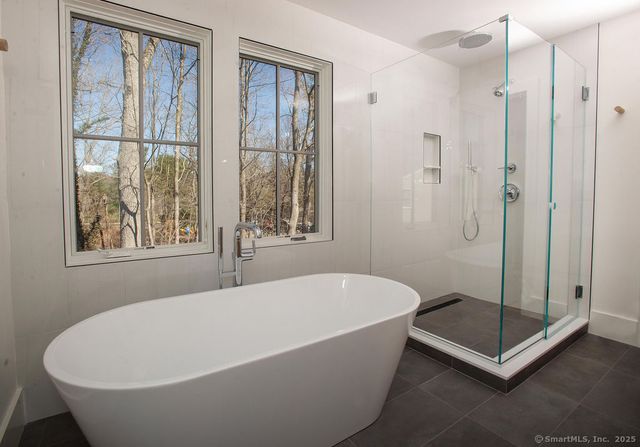 6 Down River Road B, New Canaan, CT 06840