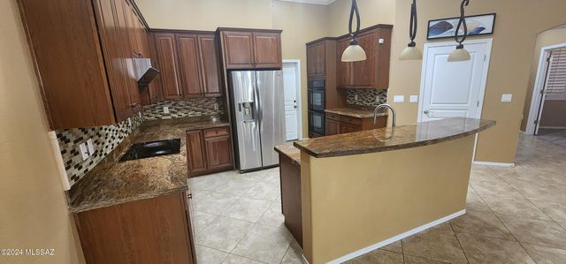10706 N Hewitt Place, Oro Valley, AZ 85737