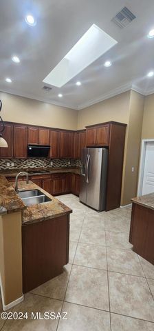 10706 N Hewitt Place, Oro Valley, AZ 85737