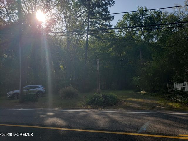 689 Freehold Road, Jackson, NJ 08527