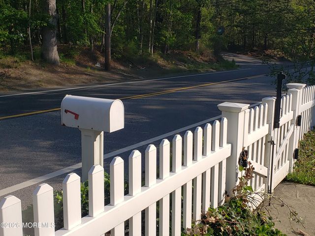 689 Freehold Road, Jackson, NJ 08527