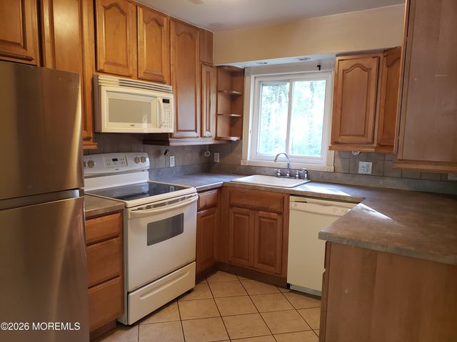 689 Freehold Road, Jackson, NJ 08527