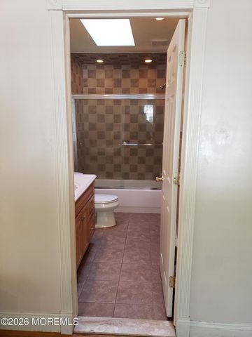 689 Freehold Road, Jackson, NJ 08527