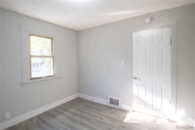 34 Crescent Drive, Pontiac, MI 48342