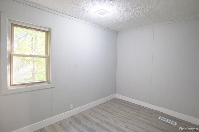 34 Crescent Drive, Pontiac, MI 48342