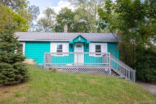 34 Crescent Drive, Pontiac, MI 48342
