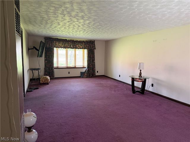 1420 Howe Drive, Brimfield, OH 44240