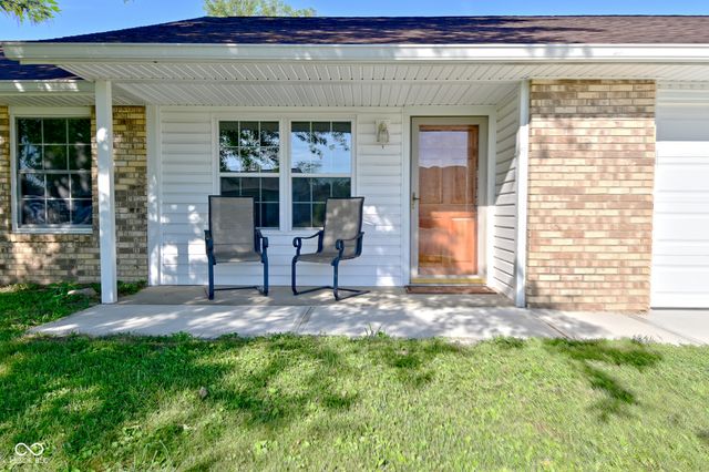 180 Briar Hill Drive, Whiteland, IN 46184