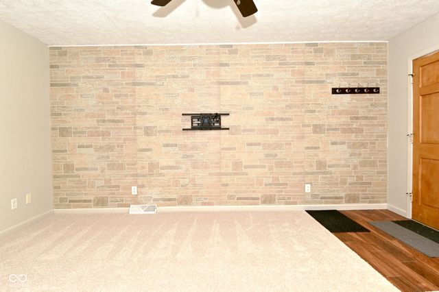 180 Briar Hill Drive, Whiteland, IN 46184