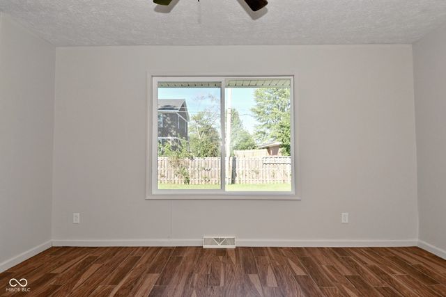 180 Briar Hill Drive, Whiteland, IN 46184