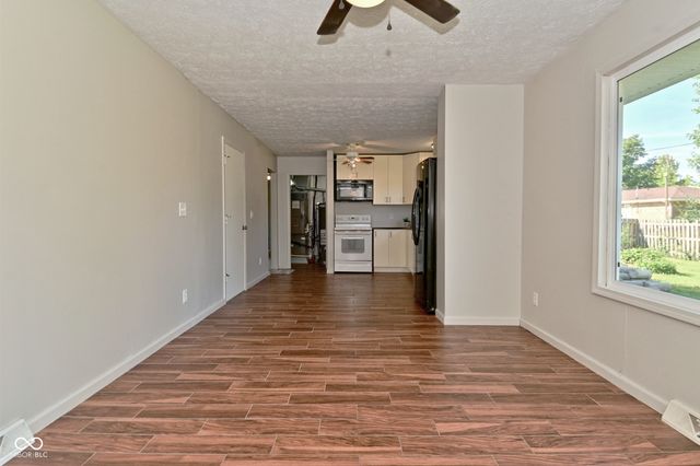 180 Briar Hill Drive, Whiteland, IN 46184