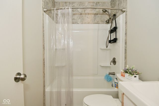 180 Briar Hill Drive, Whiteland, IN 46184