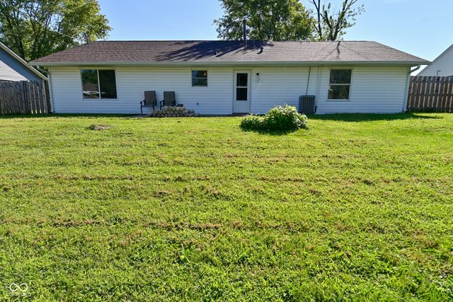 180 Briar Hill Drive, Whiteland, IN 46184